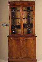 Vielzweckschrank, England, im Sheratonstil, Mahagonifurnier, Fenster versprosst, aufge- legte Leisten, Zahnfries, 3 Einlegebretter, Arbeitsplatte ...