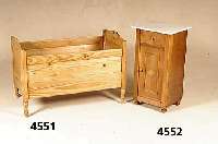 Kinderbett, sÜddeutsch, um 1830/40, Louis- Philippe-Stil, Weichholz massiv, Kanten Zier- belkiefer, KnÖpfe sekundÄr, fÜr BÜcher oder Puppen ...