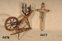 Spinnrad, RumÄnien/SiebenbÜrgen, um 1890/1900, reiche Drechselarbeit, Nußbaum, Eiche, Bu- che und Linde, ursprÜnglich bunt gefaßt, ...