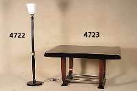 ArtDeco-Stehlampe, Frankreich, um 1920, Holzfuß, schwarz gefaßt, vergoldete Zierteile, Opalinschirm, zeitlos elegant, Elektrifizie- rung nicht ...