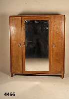 Spiegelschrank, Frankreich, um 1920, ArtDeco , Korpus Eiche massiv, Nußbaum massiv, Nuß- baumfurnier, 3-tÜrig, MitteltÜr verspiegelt, ...