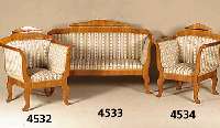 Sofa im Biedermeierstil, Kirschbaum massiv, Kirschbaumfurnier, nach altem Vorbild, Giebel z.T. schwarz abgesetzt, klassische Form, schÖnes ...