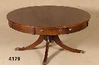 Couchtisch, England, um 1960, Sheratonstil, Mahagonifurnier, Abschluß mit Messingklauen- fÜßen, H. ca. 52 cm, D. ca. 109 cm