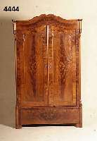 Schrank, deutsch, um 1870, Korpus Weichholz, auf Rahmen gearbeitet, Mahagonifurnier, z.T. gespiegelt, Kanten abgeplattet, aufgesetzte Leisten, im ...