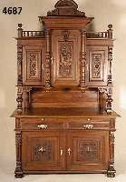 Große Anrichte, deutsch, um 1880, GrÜnder- zeit, Korpus Eiche massiv, Eichefurnier, auf- wendige Schnitzereien, z.T. aus dem Vollholz, Aufsatz ...
