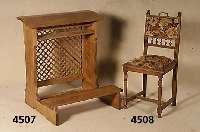 2 SalonstÜhle, Frankreich, um 1880/90, auf Rahmen gearbeitet, Eiche massiv, reiche Drech- selarbeit, Zierbalustrade gedrechselt, Lehnen- abschluß ...