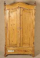 Schrank, mitteldeutsch, um 1850/60, Front auf Rahmen gearbeitet, Weichholzkoprus, Seiten mit aufgesetzten Schnitzereien, z.T. getreppte Leisten, ...