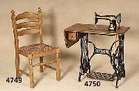 NÄhmaschine, deutsch, um 1920, Hersteller Singer, geschwungenes Gußgestell, Tisch und Kofferabdeckung Eichefurnier, eine Schublade, ...