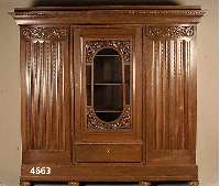 Vielzweckschrank, deutsch, um 1906-08, Korpus Eiche und Weichholz, z.T. auf Rahmen gearbeitet, hervorragende meisterliche Ver- arbeitung, Seiten ...