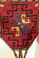 Zelt-Tasche, Kaukasus, um 1930, Stickerei mit Seide, ca. 39 x 36 cm.Petit-Point.