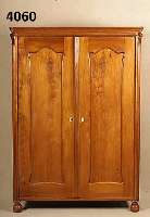 Schrank, wohl deutsch, um 1870, Ulme massiv, 2-tÜrig, SchlÜssel fehlt, Alters- und Gebrauchsspuren, ca. 175x127x53 cm, ohne SchlÜssel