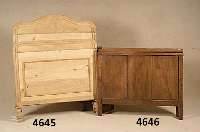 2 Betten, wohl Frankreich, um 1890/1900, auf Rahmen gearbeitet, doppelt getreppte Zier- leisten, Umrandung z.T. Buche massiv, spar- same ...