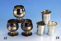 9 Becher, deutsch 800er Silber, total ca. 330 g, zeitlose glatt Form, H ca. 6 cm