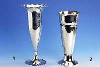 Große Trichtervase, deutsch 800er Silber, total ca. 525 g, sparsamer Girlanden- dekor, H ca. 30 cm, Durchm. ca. 12 cm