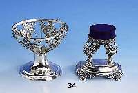 Konvolut 2 SchÄlchen, 1 x Zuckerschale, deutsch um 1820/30, Silber gepr., Einsatz fehlt, Weinlaubdekor geprÄgt, qualitÄtvolle Arbeit, ein ...