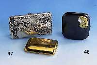 Konvolut 2 Zigarettentuis, 1 x wohl nordisch um 1900, 830er Silber, Dekor im Rokokostil, z.T. nachgestochen, ca. 12 x 7 cm; 1 x Metall vergoldet, ...