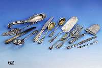 Fundgrube: diverse Besteckteile, Überwiegend Silber, total ca. 6400 g, u.a.: KaffeelÖffel, GebÄckzangen, Fischbesteck, einige Teile besch., ...