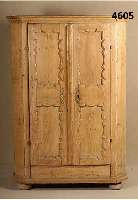 Kleiderschrank, sÜddeutsch, um 1835/40, wohl Bayern, Weichholz, z.T. Zierbelkiefer, soge- nannte BrezelfÜllungen, TÜren auf Rahmen ge- ...