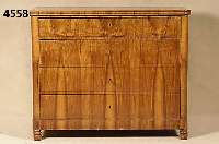 VierschÜbige SpÄtbiedermeier-Kommode, sÜd- deutsch, um 1830/40, Korpus Weichholz, Front auf dem Rahmen gearbeitet, Nusswurzel- furnier 4-fach ...