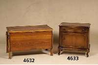 Flachdeckeltruhe, deutsch, um 1930, Weich- holz massiv (Pitchpine), schlichte Form, Schloss original, in dieser GrÖße selten im Angebot, ...