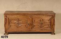 Anrichte, Belgien, Hartholz, Eiche massiv, Eichefurnier, zum großen Teil auf Rahmen ge- arbeitet, TÜren kassettiert, KugelfÜße, ca. 70x153x47 ...