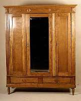 Schrank, deutsch, um 1900, Eiche und Weich- holz massiv, MitteltÜr mit facettiertem Spie- gel, kleine SchranktÜr mit EinlegebÖden, gut ...