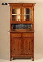 Aufsatzbuffet, Frankreich, um 1910, Jugend- stil, Eiche massiv, RÜckwand Weichholz, Obertil Glas mit Sprossenleisten, Einlegear- beiten in ...