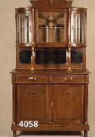 Aufsatzbuffet, Frankreich, um 1900, Jugend- stil, Eiche massiv, Oberteil geschwungene bauchige Form, mit vielen facettierten Glas- einsÄtzen, ...
