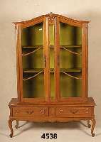 Vitrine, deutsch, um 1960, StilmÖbel, Eiche massiv, Eichefurnier, geschwungene Beine, zwei SchÜbe, grÜn getÖnte Verglasung, zwei Ein- ...