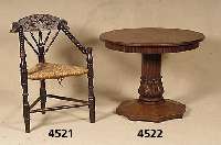Runder Tisch, deutsch, um 1920, Eiche massiv , Eichefurnier, Mittelfuß profiliert mit BlÄtterschnitzerei, Tischfuß 8-eckig, H. ca. 73 cm, D. ca. ...