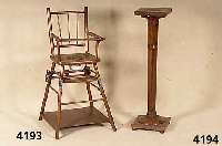 Kinderstuhlhochstuhl, deutsch um 1910/15, Buche massiv, Drechselarbeit, Sitzverschluß erneuert Mechanik intakt, abklappbar, 98 x 42 x 55 cm