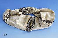 GÜrtel, Frankreich um 1895/1900, Metallteile versilbert, teilvergoldet, 1 x asymm. figuraler Durchformung, starke florale Elemente, Miederteile ...