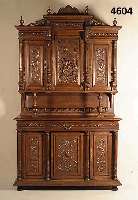 AufsatzmÖbel, Flandern, um 1890/1900, Eiche massiv bzw. Weichholz, Front kassettiert, Schnitzereien aus dem Vollholz, im Barockstil, mittig mit ...