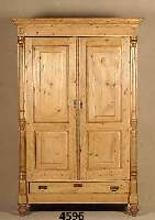 Kleiderschrank, sÜddeutsch, um 1900/10, Weichholz, auf Rahmen und FÜllungen gearbeitet , HalbsÄulenvorsÄtze aus Obstholz, aufgesetzte ...