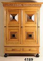 Kissenschrank, Niederlande, um 1960, z.T. auf Rahmen gearbeitet, Korpus Weichholz und Eiche massiv, Eichefurnier, Kissen Palisander- furnier, ...