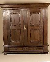 Kleider- und WÄscheschrank, mitteldeutsch, um 1780 bis 1810, Korpus Eiche massiv/Weichholz auf Rahmen gearbeitet, Einlagen mit verkrÖpf- ter, ...