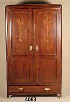 Schrank, wohl deutsch, ca. 1920, Mahagoni furniert, 2-tÜrig, gerahmte TÜrfelder, diese intarsiert, Sockelschublade, ohne SchlÜssel, ca. ...
