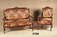 Sitzgarnitur einer Saloneinrichtung, Frank- reich, um 1880, Louis Seize, bestehend aus: 2-Sitzer Sofa u. 2 Stuhlsesseln, vielfach ge- rieft, ...