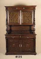 Aufsatzschrank, Belgien/Niederlande, um 1890/ 1900, Korpus Weichholz/Hartholz, Eiche massiv, Eichefurnier, aufgesetzte Schnitzerei aus dem ...