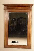 Wandspiegel, deutsch, um 1900, Nußbaumfur- nier u. Nußwurzelfurnier, orig. facettierter Spiegeleinsatz, BekrÖnungsleisten mehrfach abgestuft, ...