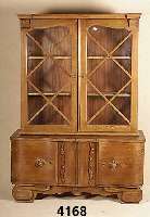 Vitrinenschrank, Belgien, um 1930, 2-teilig, Eiche massiv, furniert, Vitrine mit Sprossenleisten u. leichten Schnitzapplikationen, 2 EinlegebÖden, ...