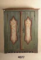 Kleiderschrank, deutsch, um 1900, Weichholz, sehr gute QualitÄt, TÜrfÜllungen mit geome- trisch, profiliertem Rahmenmuster, Bemalung sekundÄr, ...