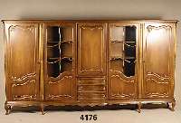 Prunkschrank, Warrings Bayreuth B, um 1995, Korpus Weich- und Hartholz, komplett auf Rahmen gearbeitet, Nussbaum massiv, Nussbaum- furnier z.T. ...