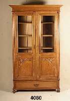 BÜcherschrank, deutsch, um 1900/10, Korpus Weichholz, Eiche, nußbaumfurniert, Inlets abstrakt floral aus dem Vollholz geschnitzt, Lisenen 5-fach ...