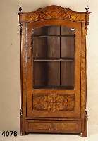 Vitrinenschrank, mitteldeutsch, um 1860, Korpus Weichholz, Wurzelnußfurnier gespiegelt, sogen. BrezelfÜllungen, sehr lebhaftes Bild, BeschlÄge ...