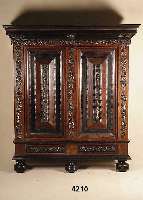 Kissenschrank, Niederlande, um 1840/50, Korpus Weichholz Eiche, Palisanderfurnier auf Eiche gearb., aufges. Schnitzereien mit Blumen und ...