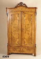WÄsche- bzw. Vitrinenschrank, deutsch, um 1860 /70, Louis Philippe, Korpus Weichholz, FÜllungen mit gespiegeltem Wurzelnußfurnier, Kopf ...