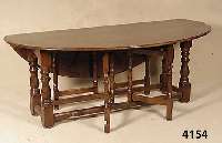 Großer Oblong-Table, England um 1900, Eiche massiv, Beine schÖne Drechselarbeit in Ballusterform, Seiten auf- u. abklappbar, als Konsole und ...