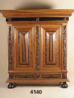 Kissenschrank, Holland, um 1950/60, Korpus z. T. Weichholz, Eiche- und Palisanderfurnier, Kopf 5-fach getreppt, Fuß entsprechend, mit 2 ...
