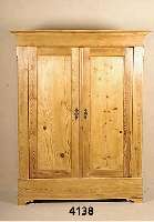 Kleiderschrank, sÜddeutsch, um 1860, ausge- suchtes Kernholz, Maserungen aufeinander be- zogen, lebendiges Bild, Front auf Rahmen ge- arbeitet, ...
